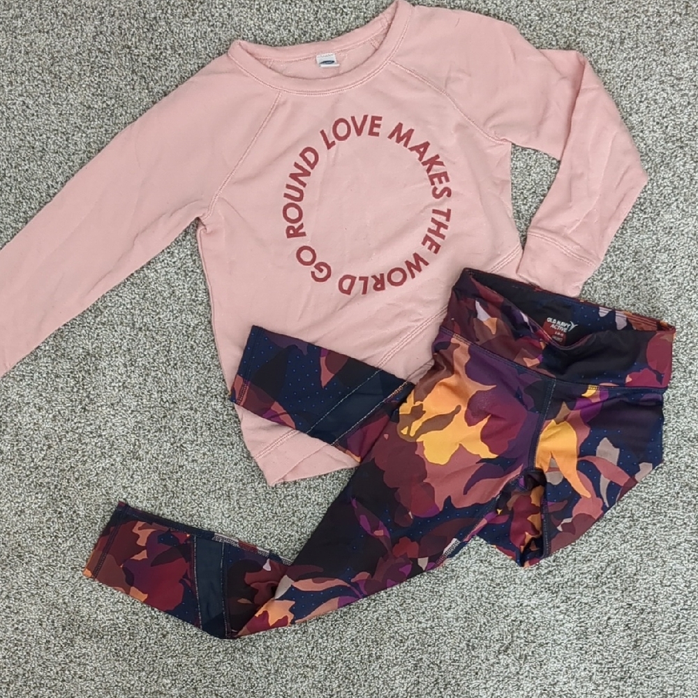 Girl's Old Navy Athletic Outfit (Size 6/7)